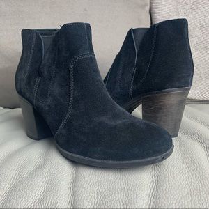 CLARKS | black suede ankle booties